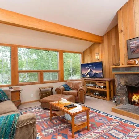 Woodlands C4 Apartment